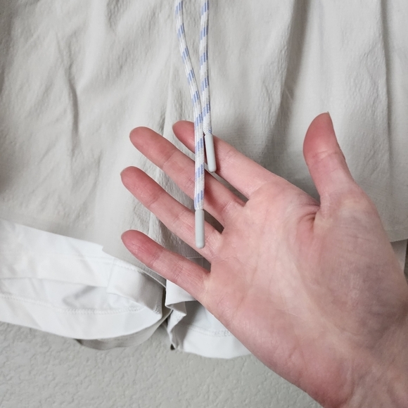 ATHLETA Crest 2 in 1 Shortie in Stone grey size 16 - Picture 3 of 10